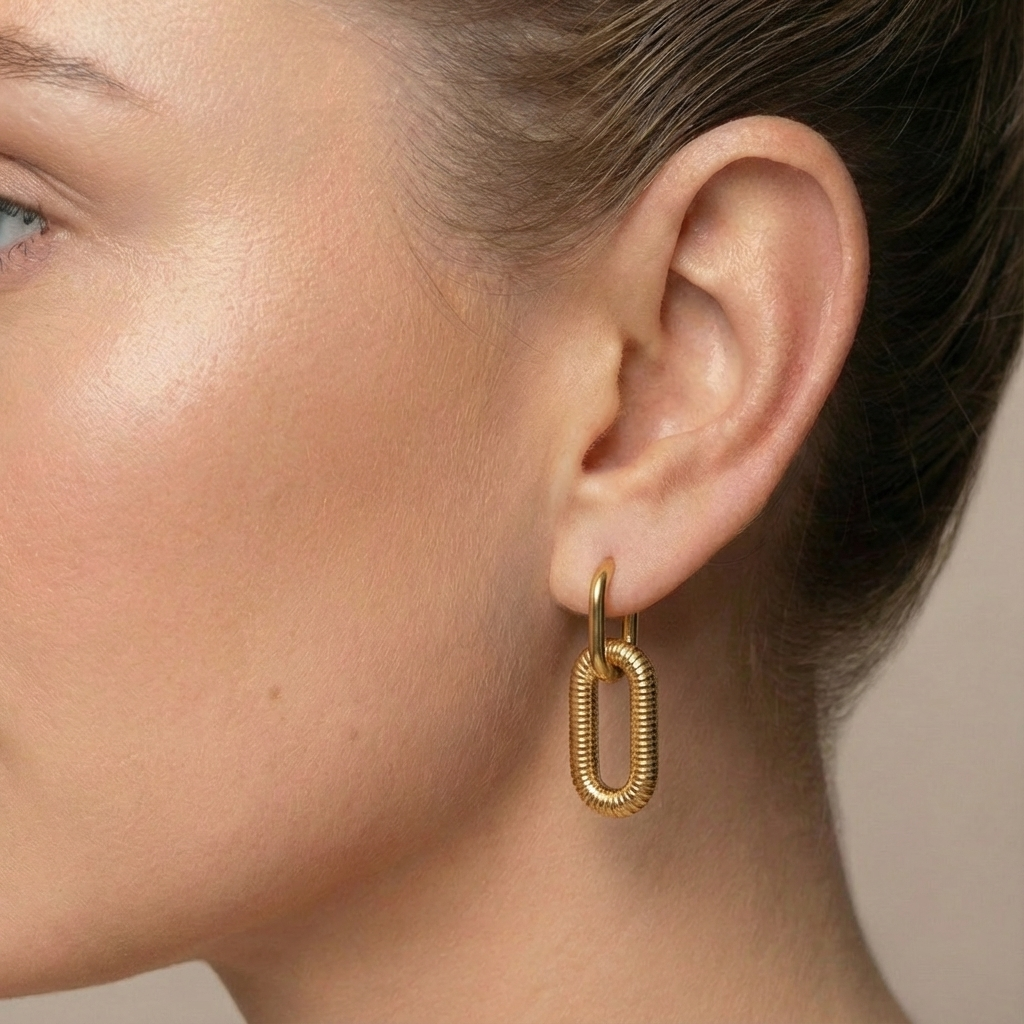 Oval double ribbed earrings gold