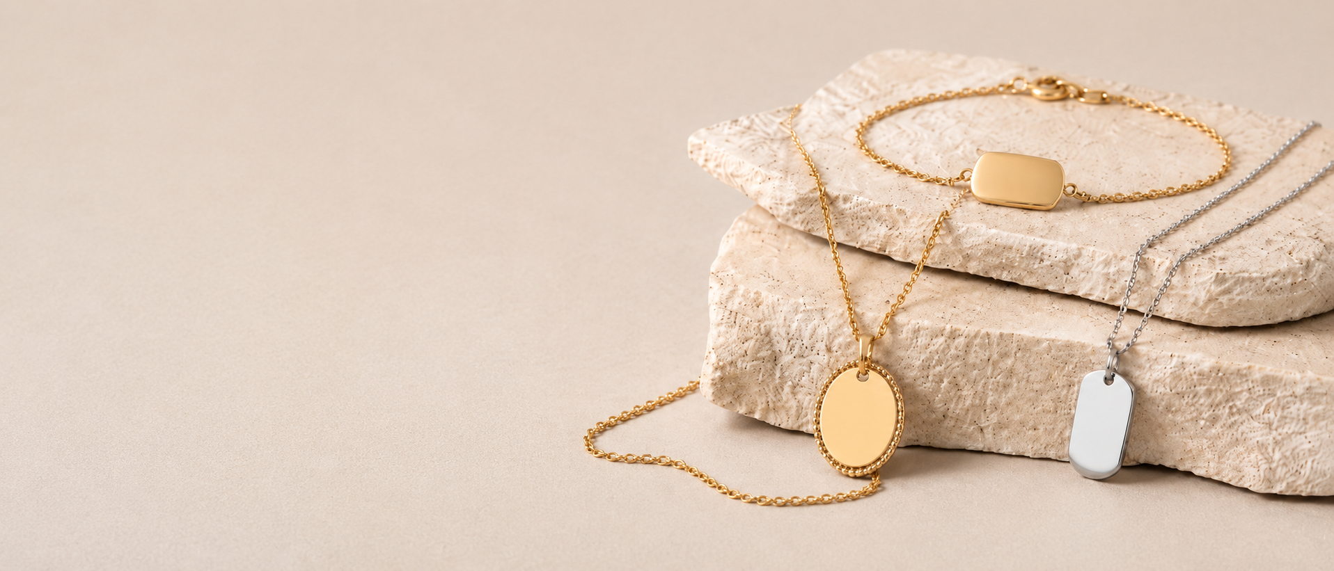 sieraden op steen display