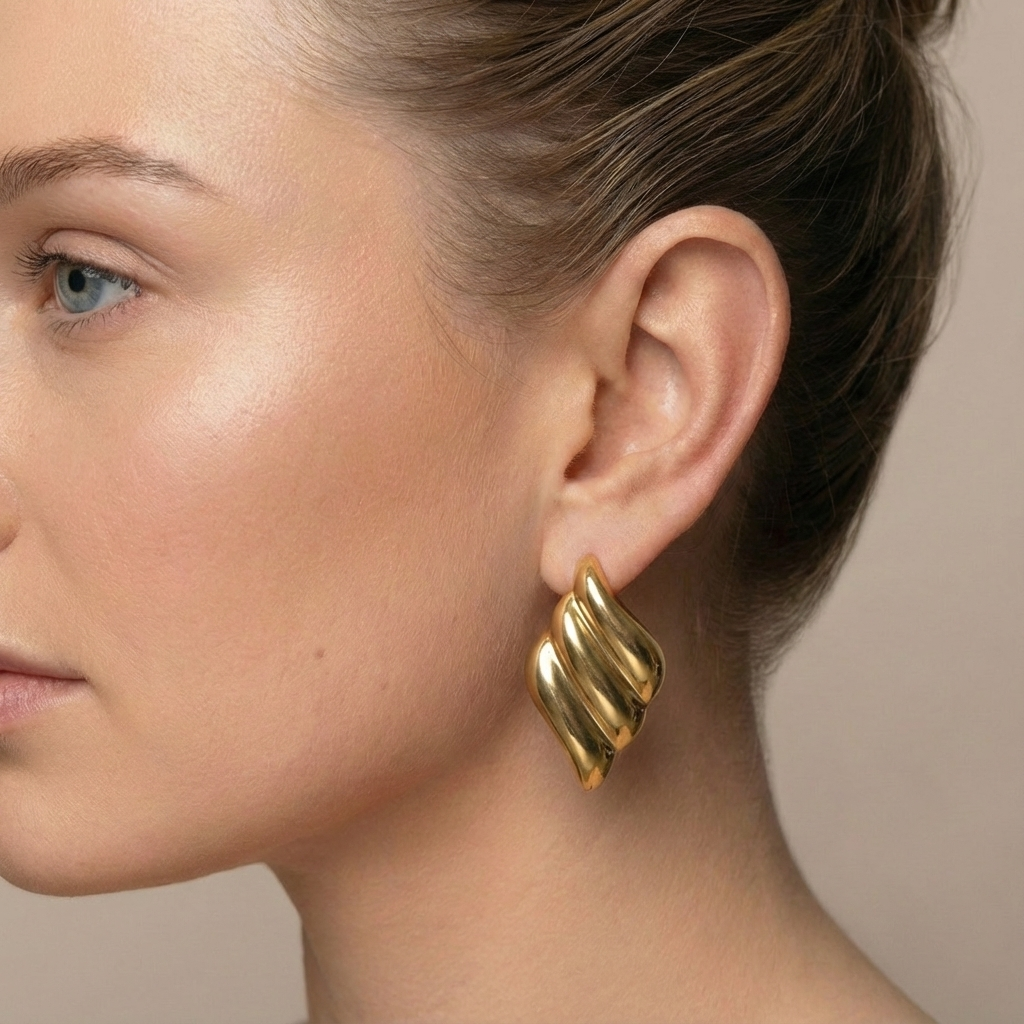 Diamond earrings gold