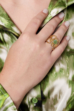 Ring gracefully openwork with stone - Gold color