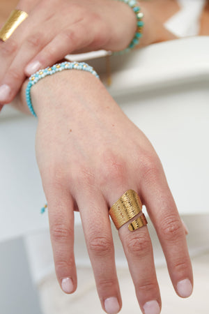 Twisted ring with structure - Gold color