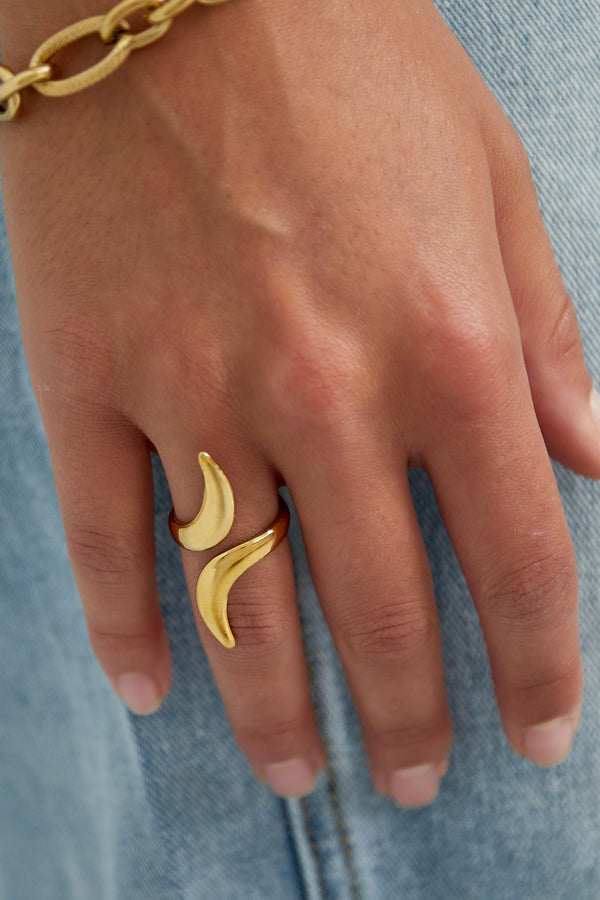 Elegant Swirl ring - Gold