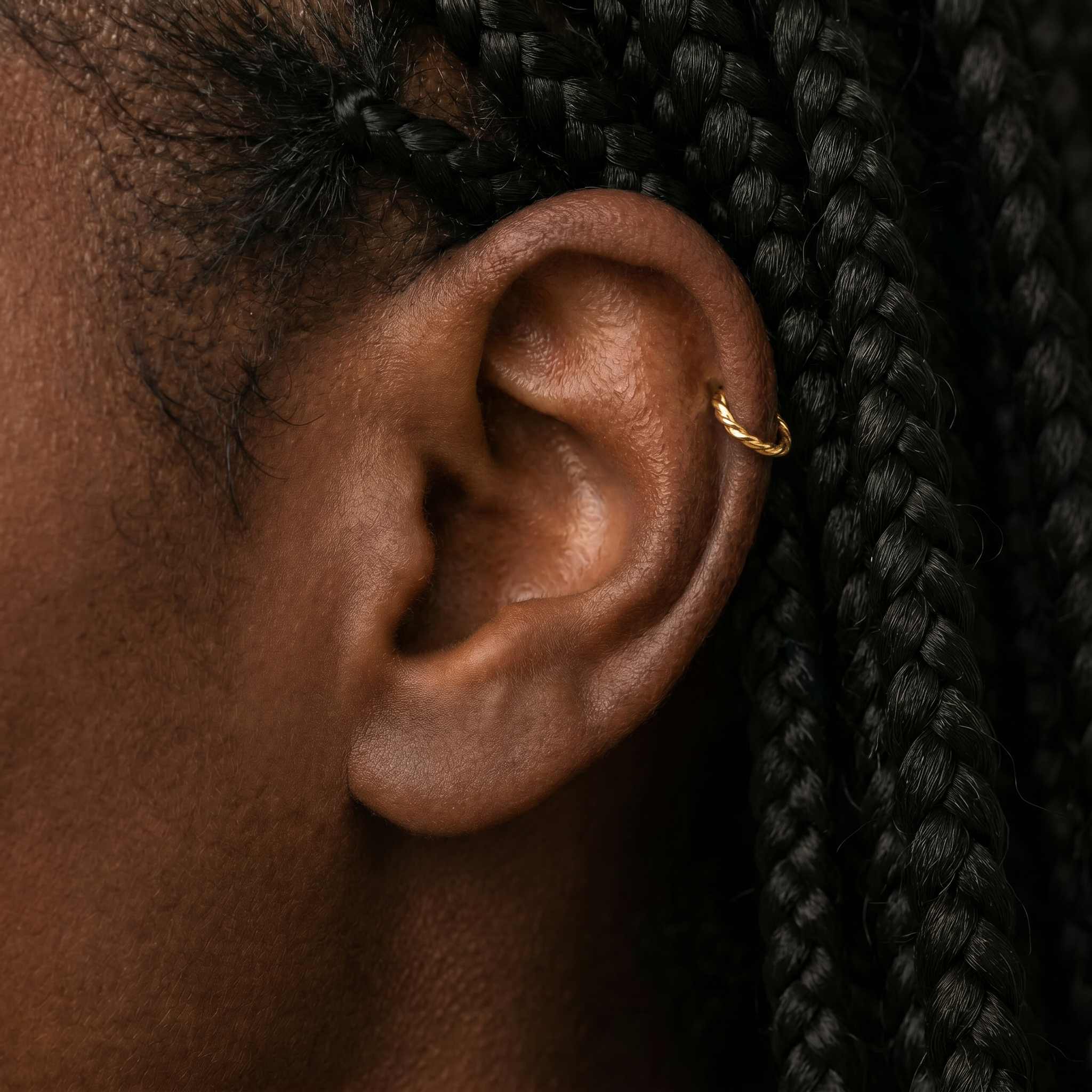 Elara twisted gold