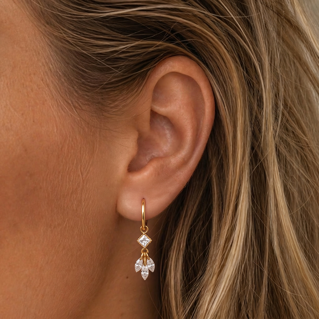 Luxe cascade gold gedragen op model