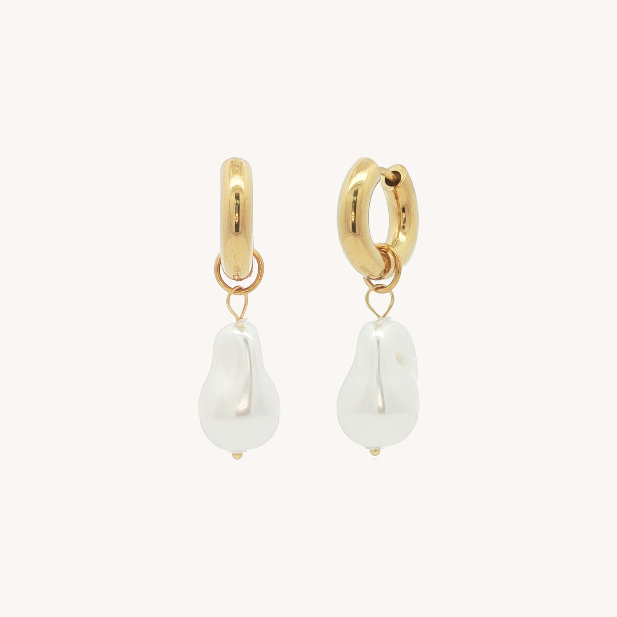 Pearl earrings gold