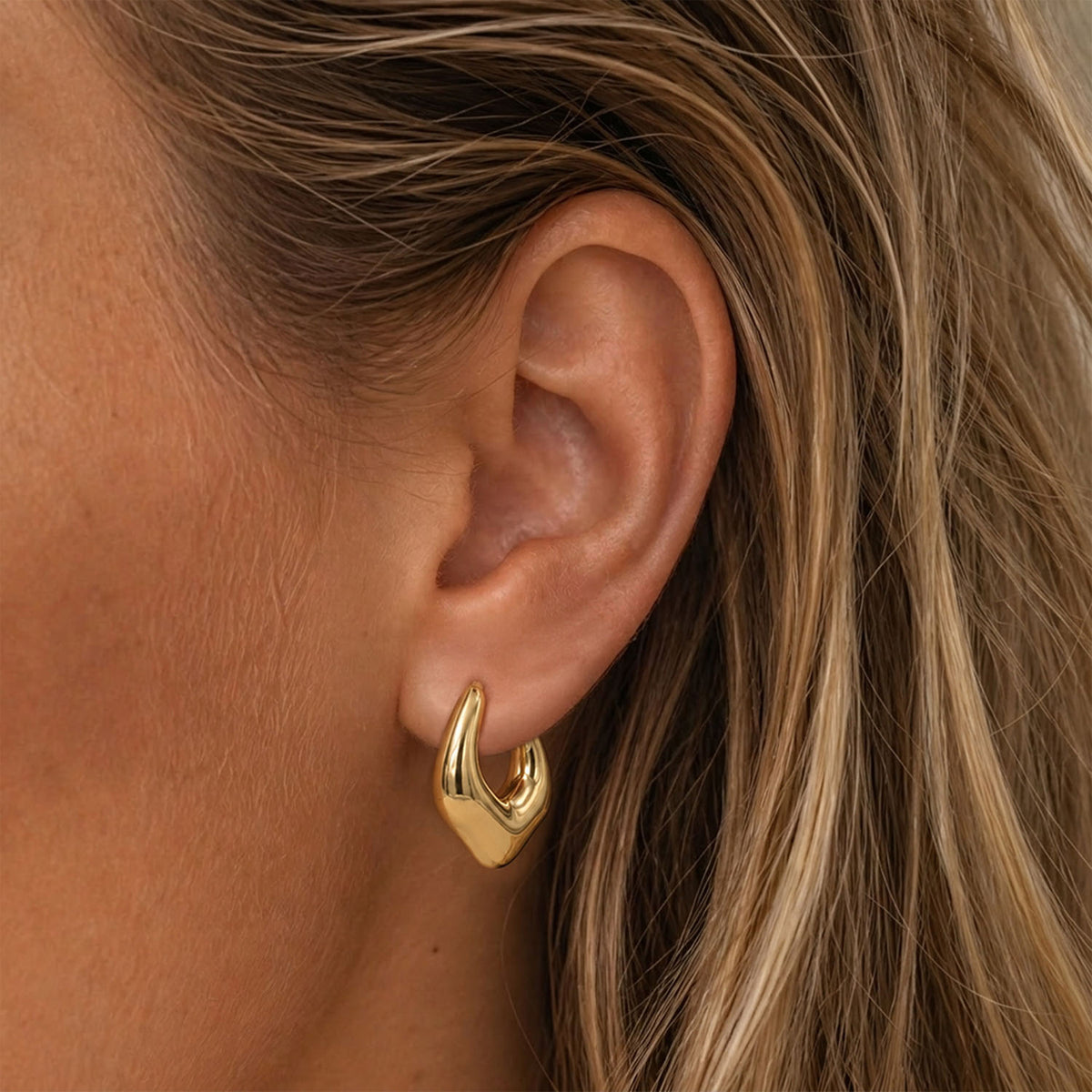 Bold triangle hoops gold