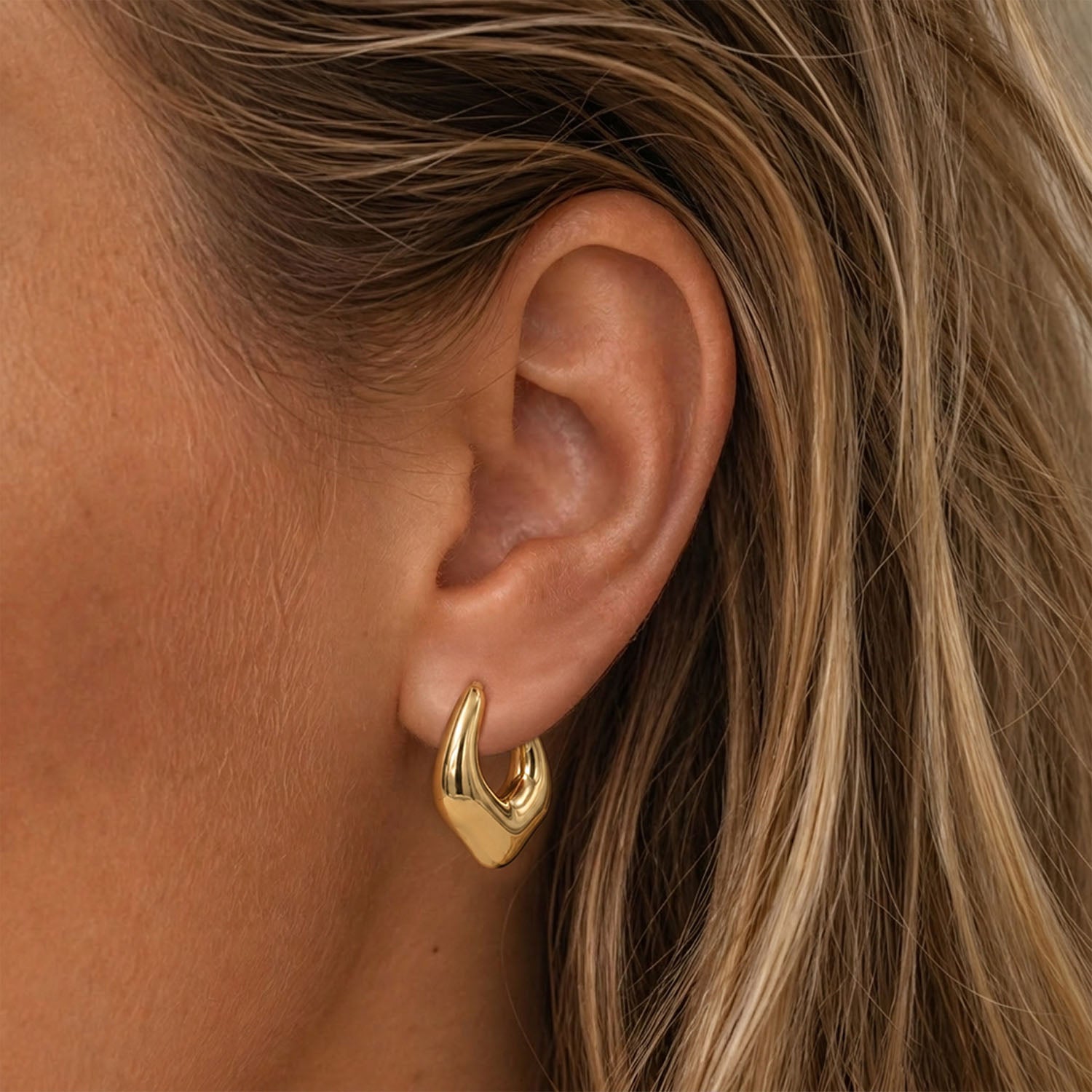 Bold triangle hoops gold