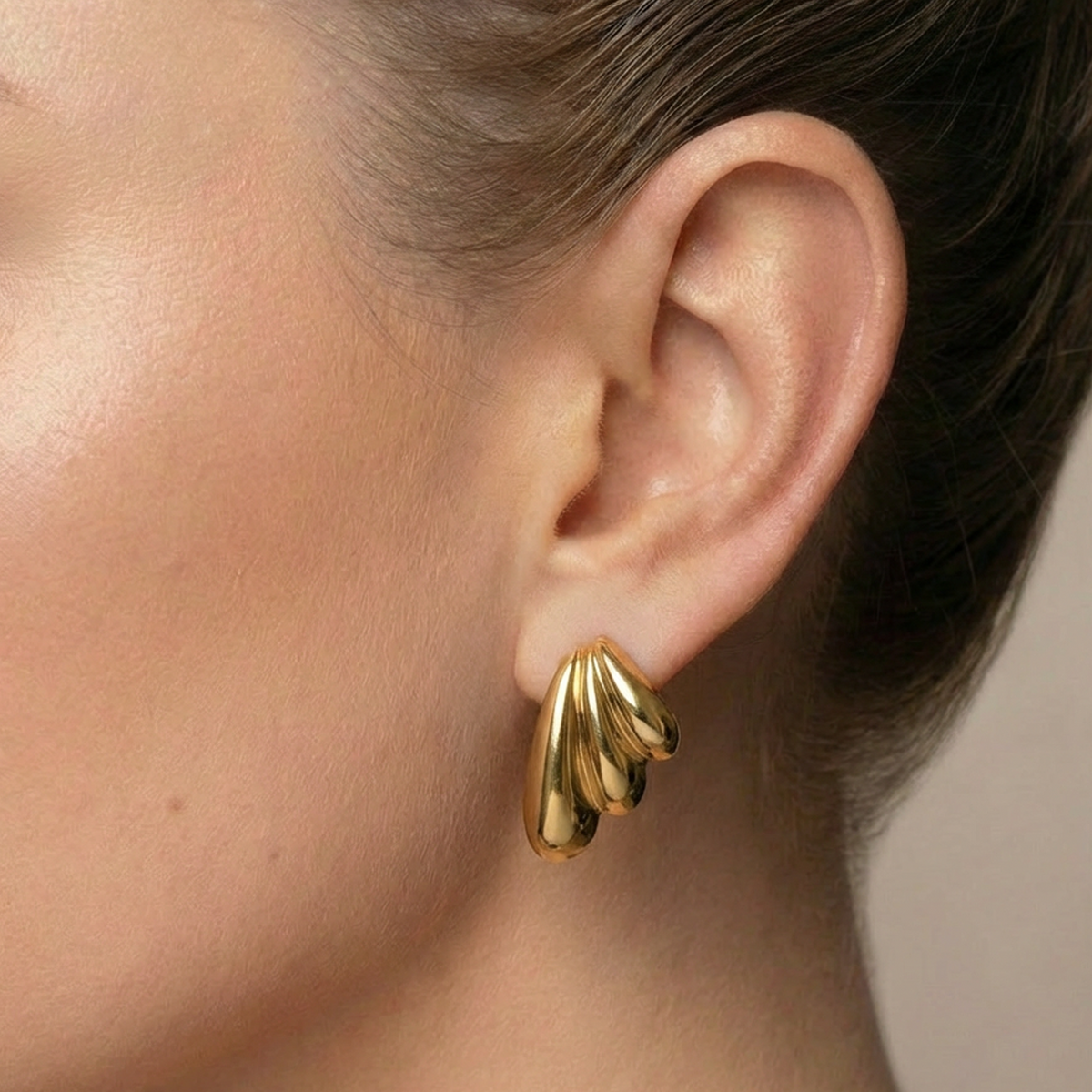 Triangle wing earrings gold