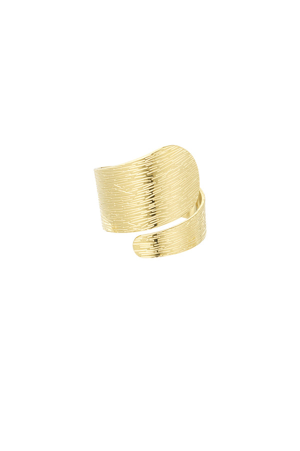 Twisted ring with structure - Gold color