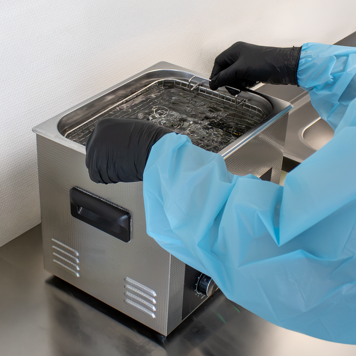 Instrumenten worden zorgvuldig gereinigd