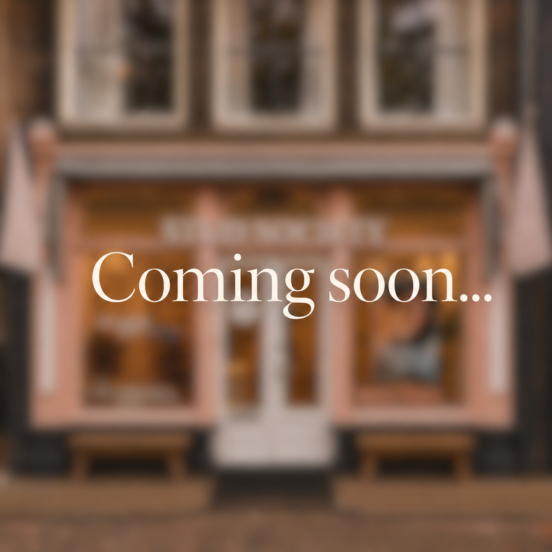 geblurde foto met coming soon tekst