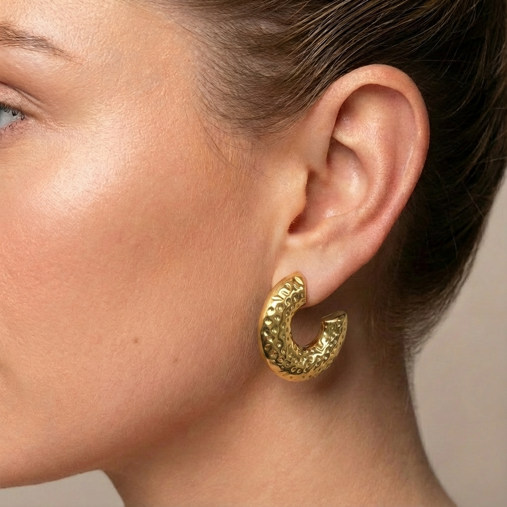 Hammered round hoops gold