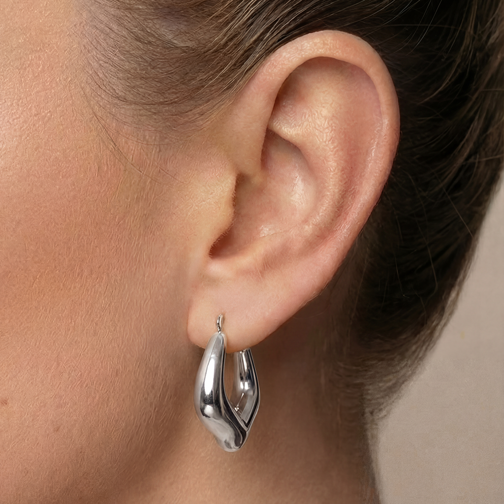 Bold triangle hoops